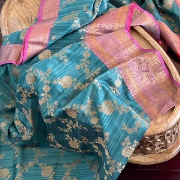 Tussar Dupion Raw Silk Saree with BP - Picture 4 of 8